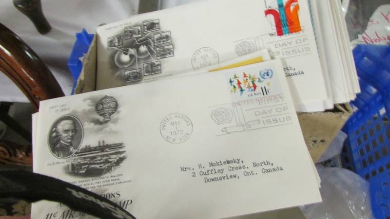 A mixed lot of assorted postage stamps, stamped envelopes etc. - Image 3 of 5