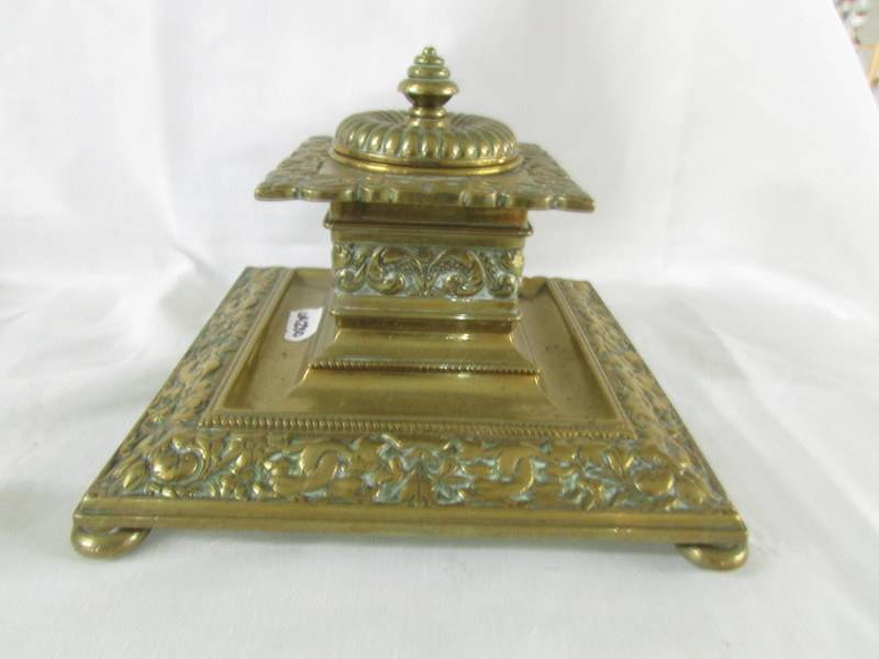 A heavy brass inkwell, a brass stand with candle snuffers and 2 ink wells. - Image 2 of 4