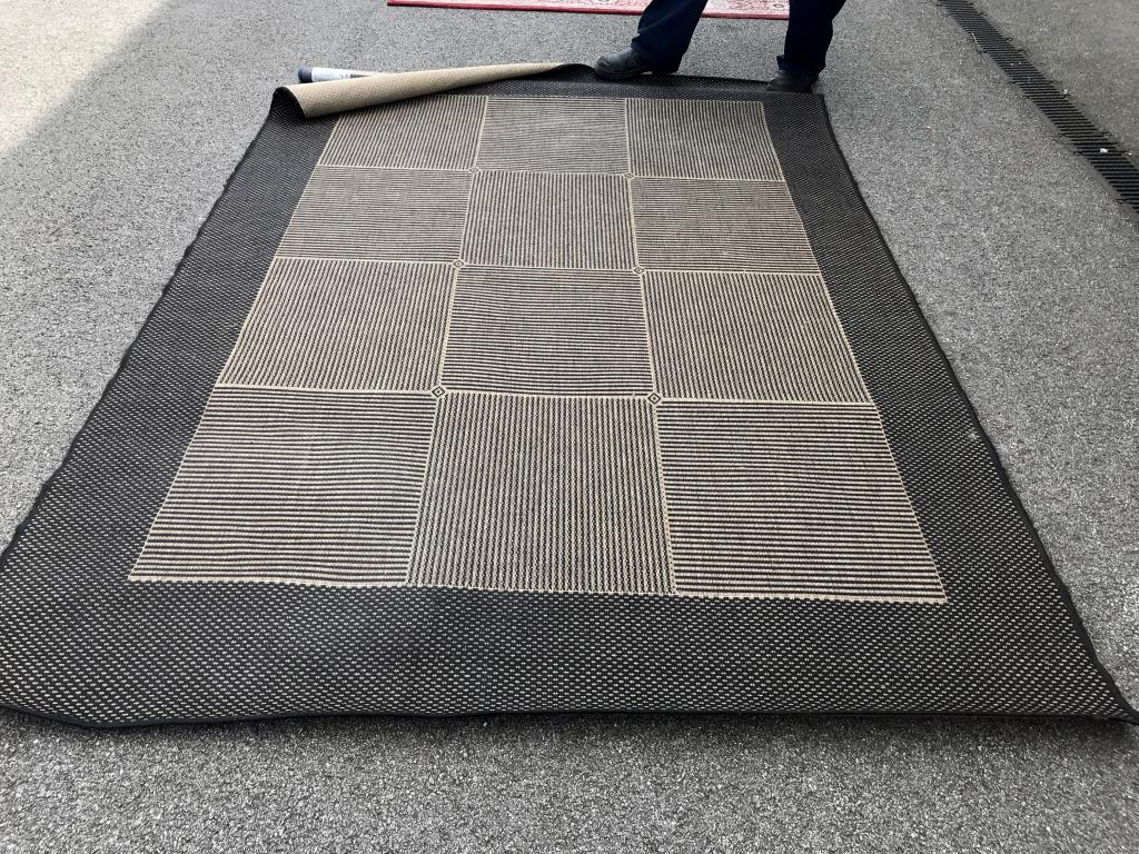 A dark brown & beige carpet (approximately 200cm x 290cm) - Image 2 of 2