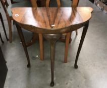 An Edwardian dark wood hall table on 3 Queen Anne legs (71cm x 37cm x 73cm high)