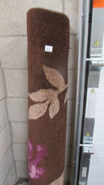 A brown rug. (Collect only).