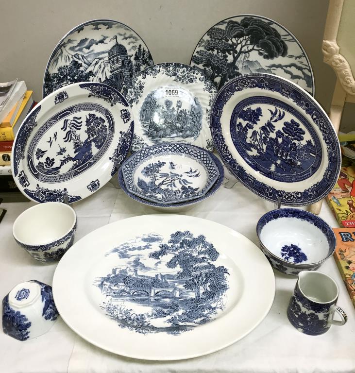 A quantity of blue & white plates including Willow & Enoch Wedgwood