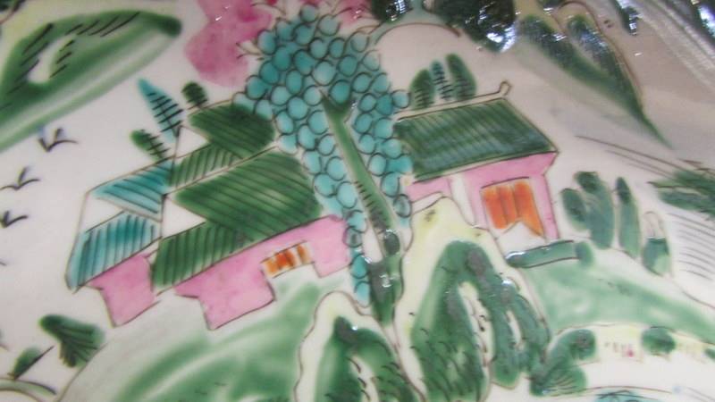 A 19th century hand painted Chinese charger. ****Condition report**** 33. - Image 5 of 10