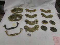 A set of 6 heavy brass drawer handles, a pair of heavy brass handles and others.