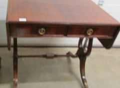 A good quality 2 drawer sofa table in good condition,