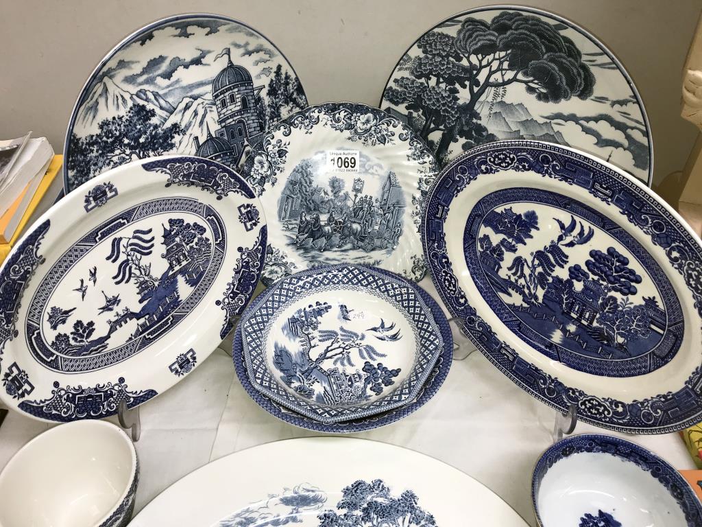 A quantity of blue & white plates including Willow & Enoch Wedgwood - Image 3 of 3