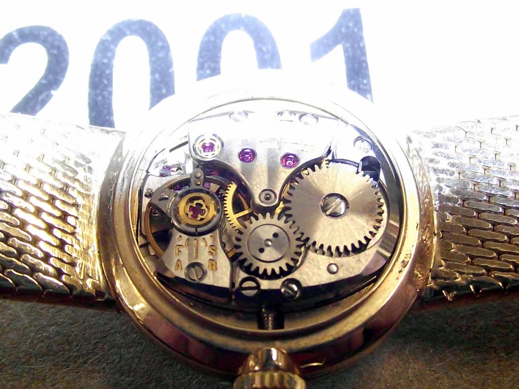 A Jaeger Le Coutre ladies all gold wrist watch, in working order. - Image 10 of 12