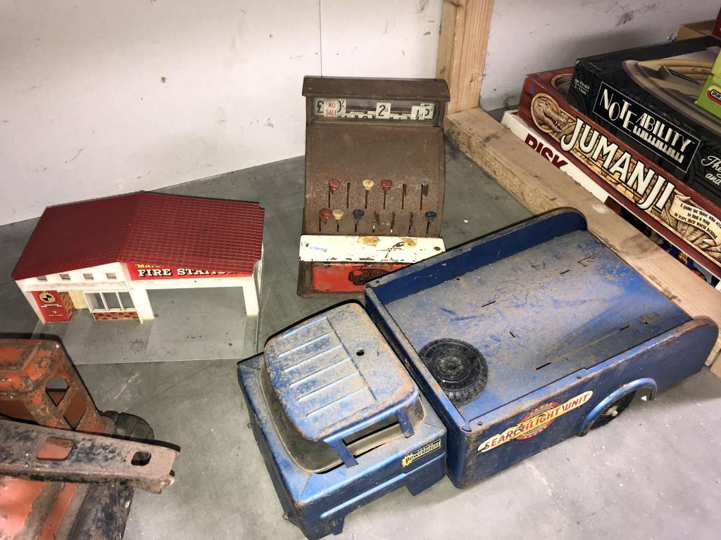 A selection of large play worn tin plate toys in various conditions - Image 3 of 3