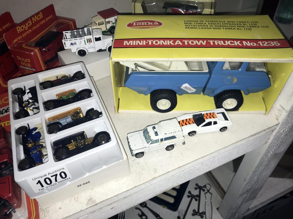 A boxed tonka mini Tonka tow truck & a quantity of unboxed die cast cars etc. - Image 3 of 5