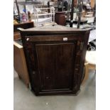 A Victorian oak corner cupboard (79cm x 47cm x 98cm high)