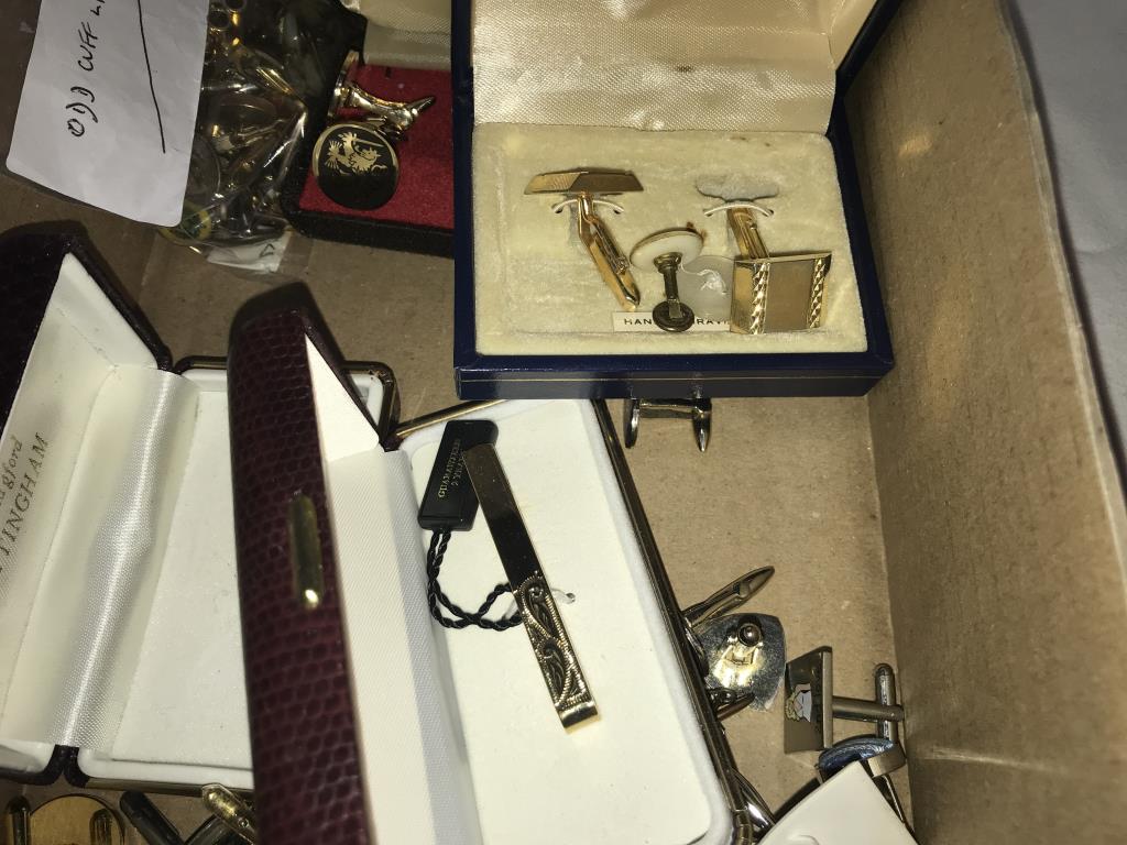 Over 25 pairs of assorted cufflinks, - Image 3 of 5