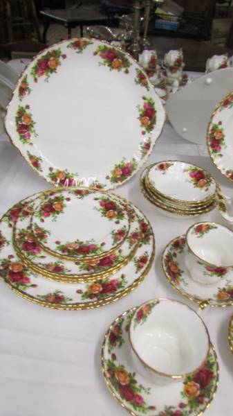 A good lot of Royal Albert Old Country Roses tea and dinner ware comprising meat platter, tureen, - Image 4 of 4