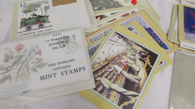 In excess of 200 assorted postcards, stamped envelopes etc. - Image 5 of 6