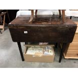 A Victorian mahogany Pembroke table (79cm x 48cm x 71cm high - closed)(79cm x 91cm x 71cm high -