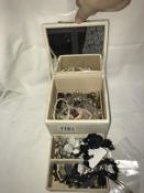 A jewellery box containing 10 rings,
