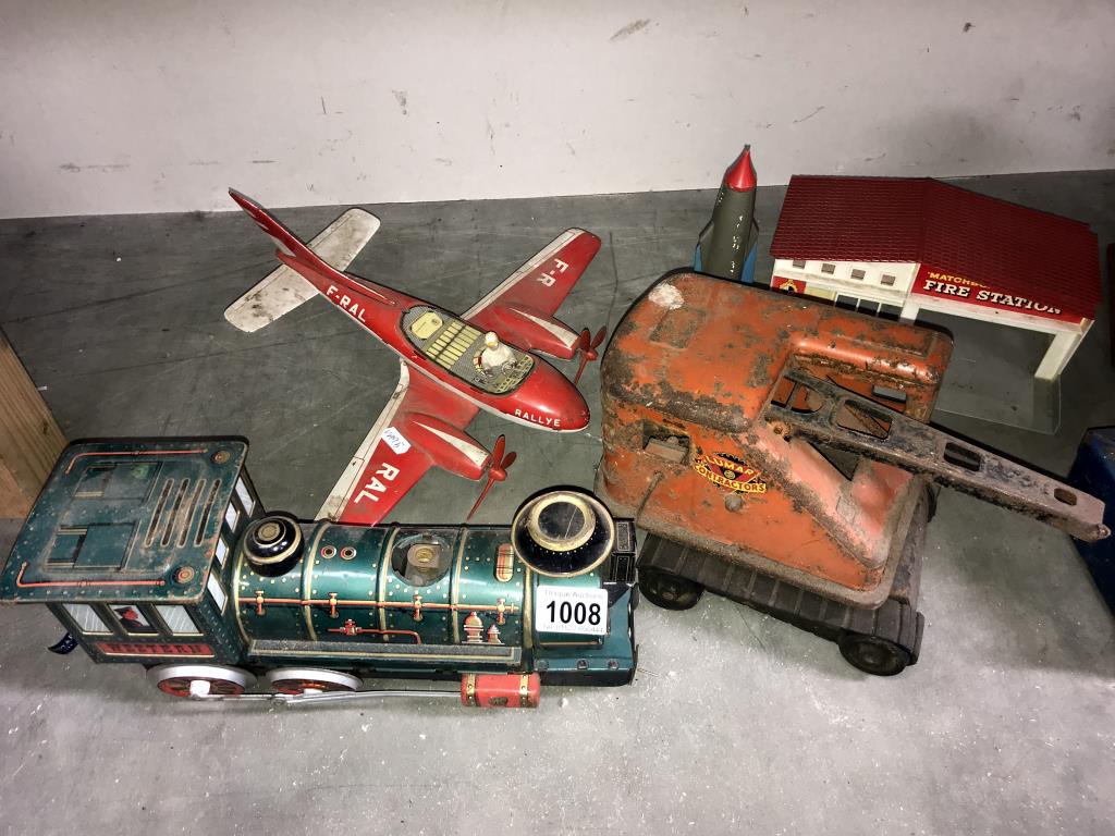 A selection of large play worn tin plate toys in various conditions - Image 2 of 3