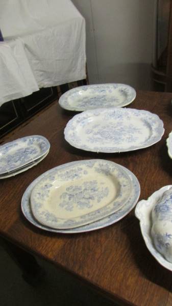 A quantity of blue and white meat platters and a tureen. - Image 4 of 4