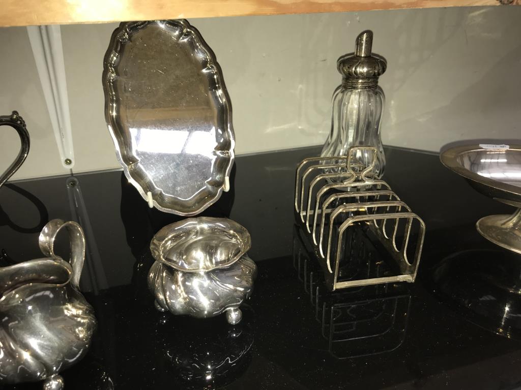 A quantity of silver plate including milk jug, sugar bowl, toast rack etc. - Image 3 of 7