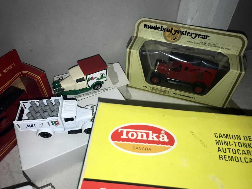 A boxed tonka mini Tonka tow truck & a quantity of unboxed die cast cars etc. - Image 4 of 5