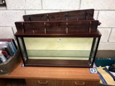 2 illuminated model display cabinets with 2 shelves - wiring unchecked - Cornice with mounting