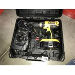 A Dewalt DC725 cordless drill with charger & 2 batteries