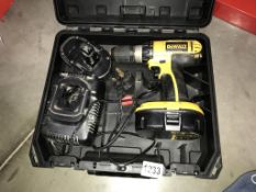 A Dewalt DC725 cordless drill with charger & 2 batteries