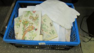 A good lot of vintage linen including tray cloths, napkins etc.