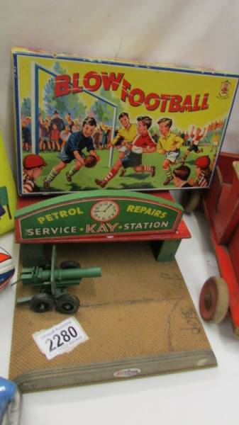 A mixed lot of vintage toys including wooden train, petrol station, building blocks etc. - Image 3 of 4