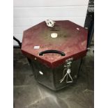 A Hobbytech 40 Cromartie kiln ****Condition report**** It lights up & buzzes when