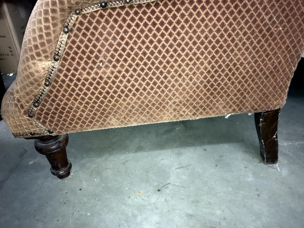 An Edwardian brown fabric covered tub/arm chair - Image 3 of 3