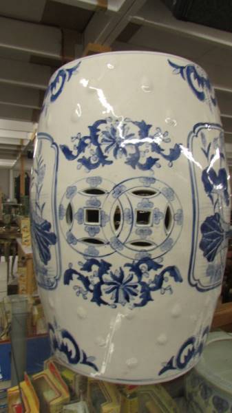 A large blue and white ceramic garden seat. - Image 2 of 3