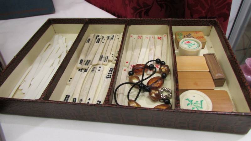 An old Mahjong set. - Image 2 of 6