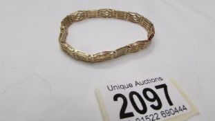 A 9ct gold gate bracelet, 14 grams.