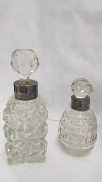 5 toilet bottles with silver tops and a glass trinket box with silver top. - Image 3 of 4