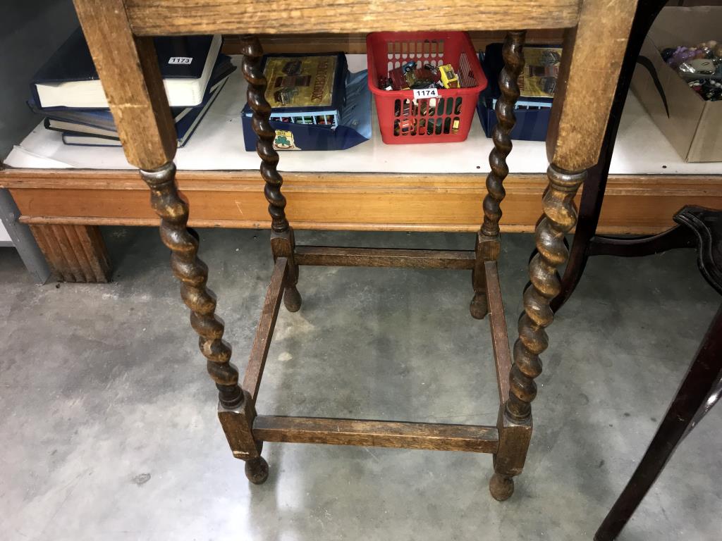 An oak barley twist occasional table (46cm x 46cm x 71cm) - Image 2 of 2