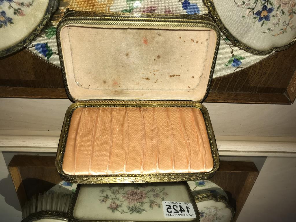 A vintage dressing table set - Image 2 of 3