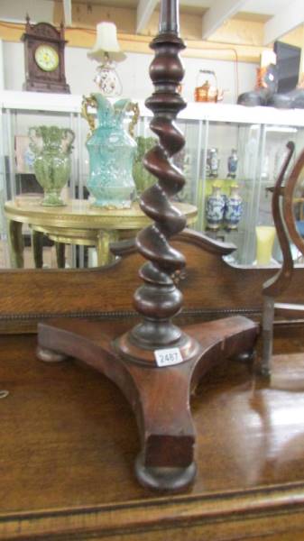 A mahogany barley twist pole screen stand. (Collect only). - Image 2 of 2