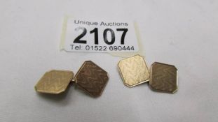 A pair of 9ct gold cuff links, 4.5 grams.