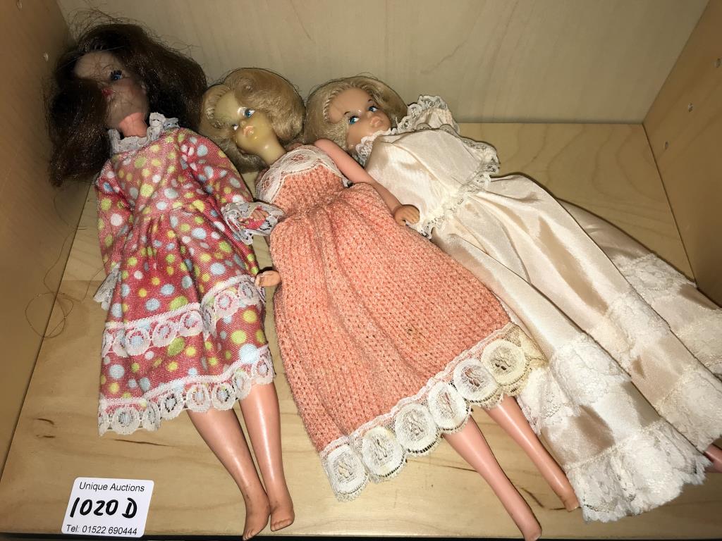 2 Tressy dolls & a Sindy doll - Image 2 of 2