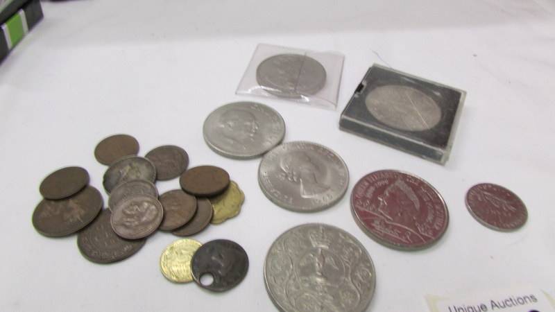 Approximately 40 grams of pre 1947 silver coins, six crowns and other coins. - Image 2 of 3