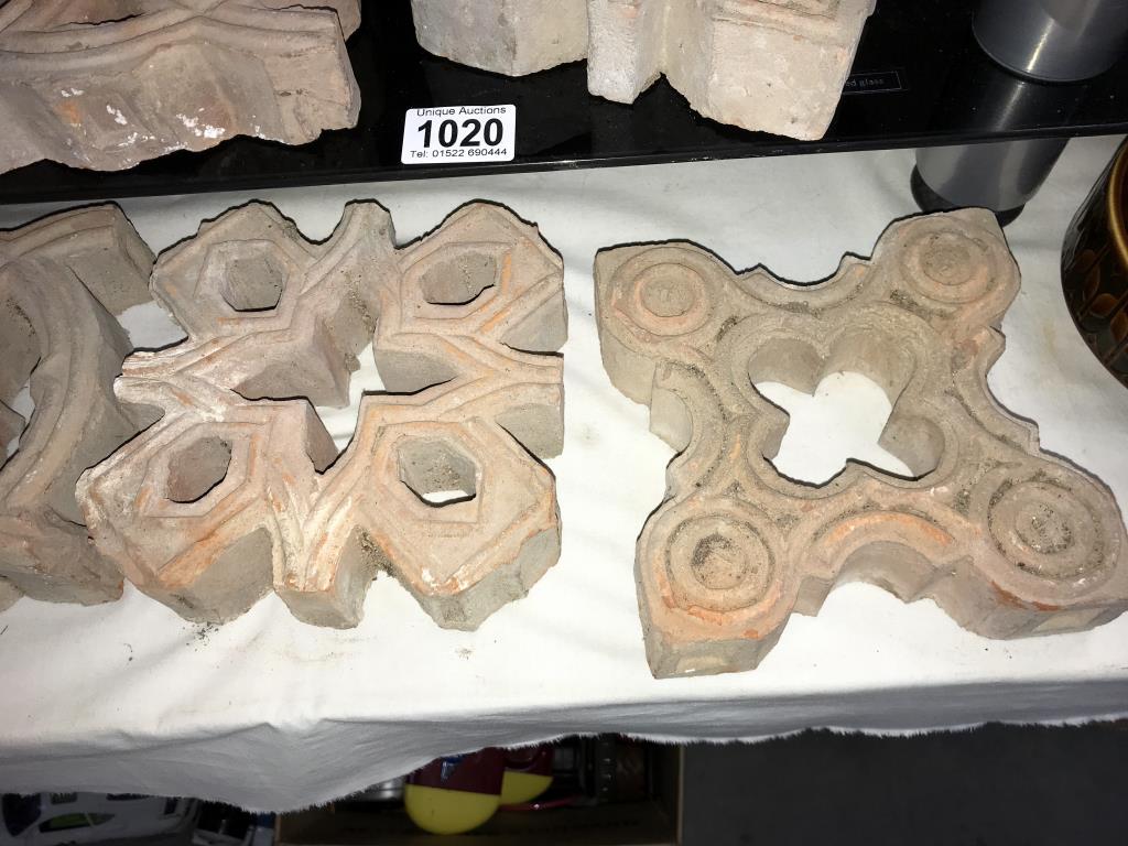 10 vintage ornate terracotta air bricks/tiles - Image 6 of 6