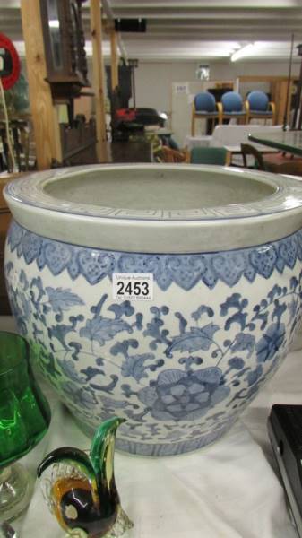 Two large blue and white planters, a/f (both have cracks to bottoms). - Image 2 of 5