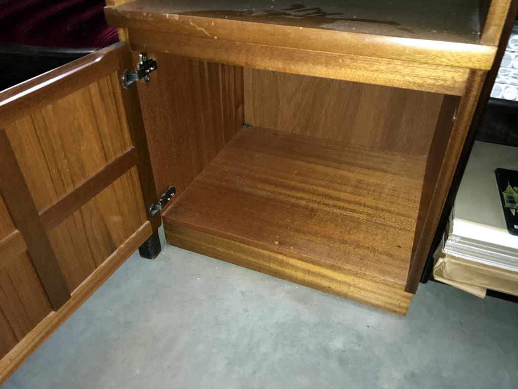A 1970's teak bedside unit with cupboard & drawer - Image 4 of 4