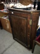 A Victorian oak corner cupboard (79cm x 47cm x 98cm high)