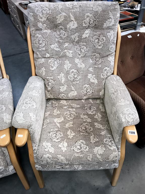 A pair of cream floral fabric covered Parker Knoll style armchairs - Image 3 of 5