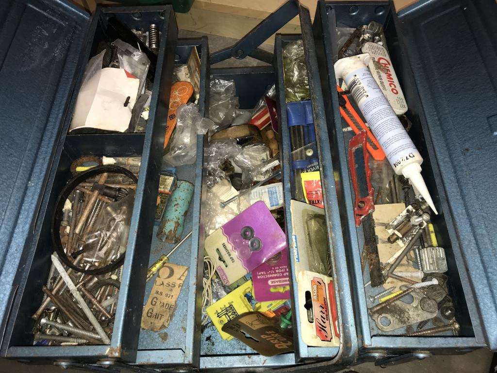 2 shelves of tools including screwdriver set, cantilever tool boxes & contents etc. - Image 6 of 6
