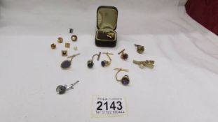 A mixed lot of vintage tie clips including jewelled examples.