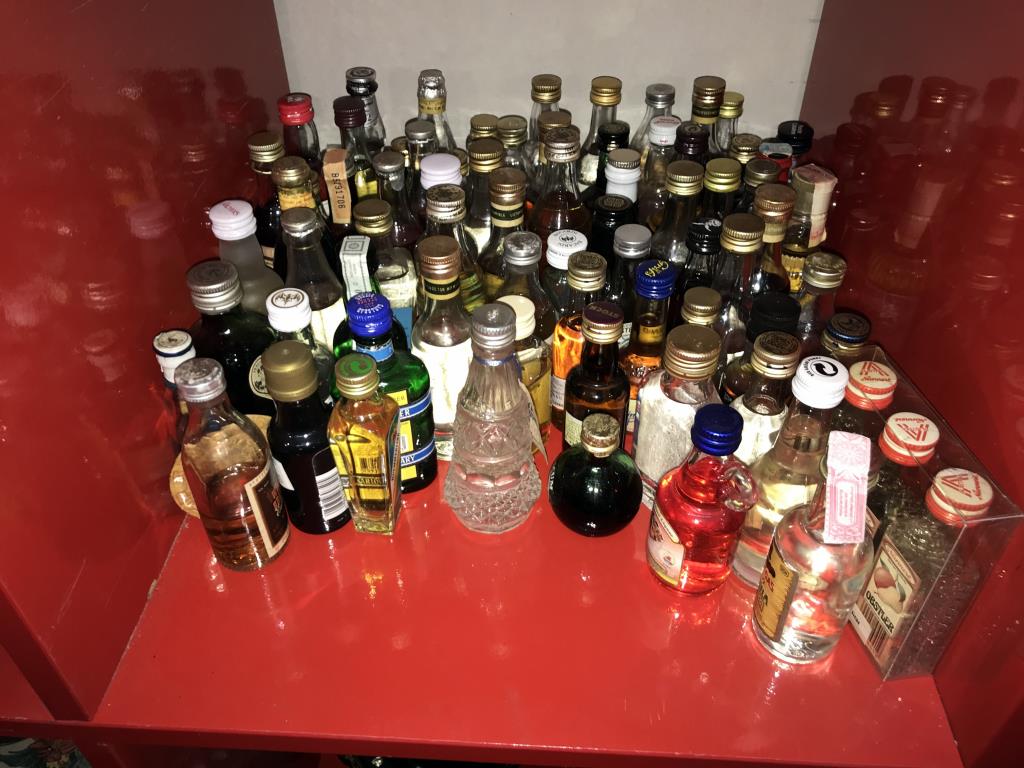 A good selection of alcohol miniatures - Image 2 of 3