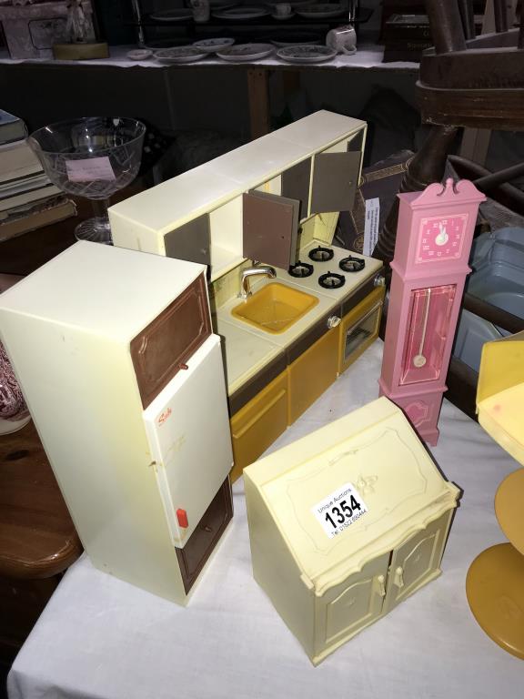 A quantity of Sindy vintage furniture - Image 2 of 4