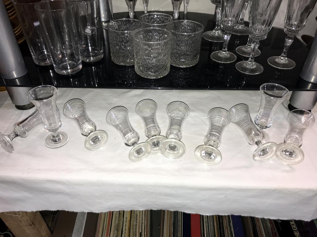 A good quantity of drinking glasses, in sets of 4's, - Image 5 of 5